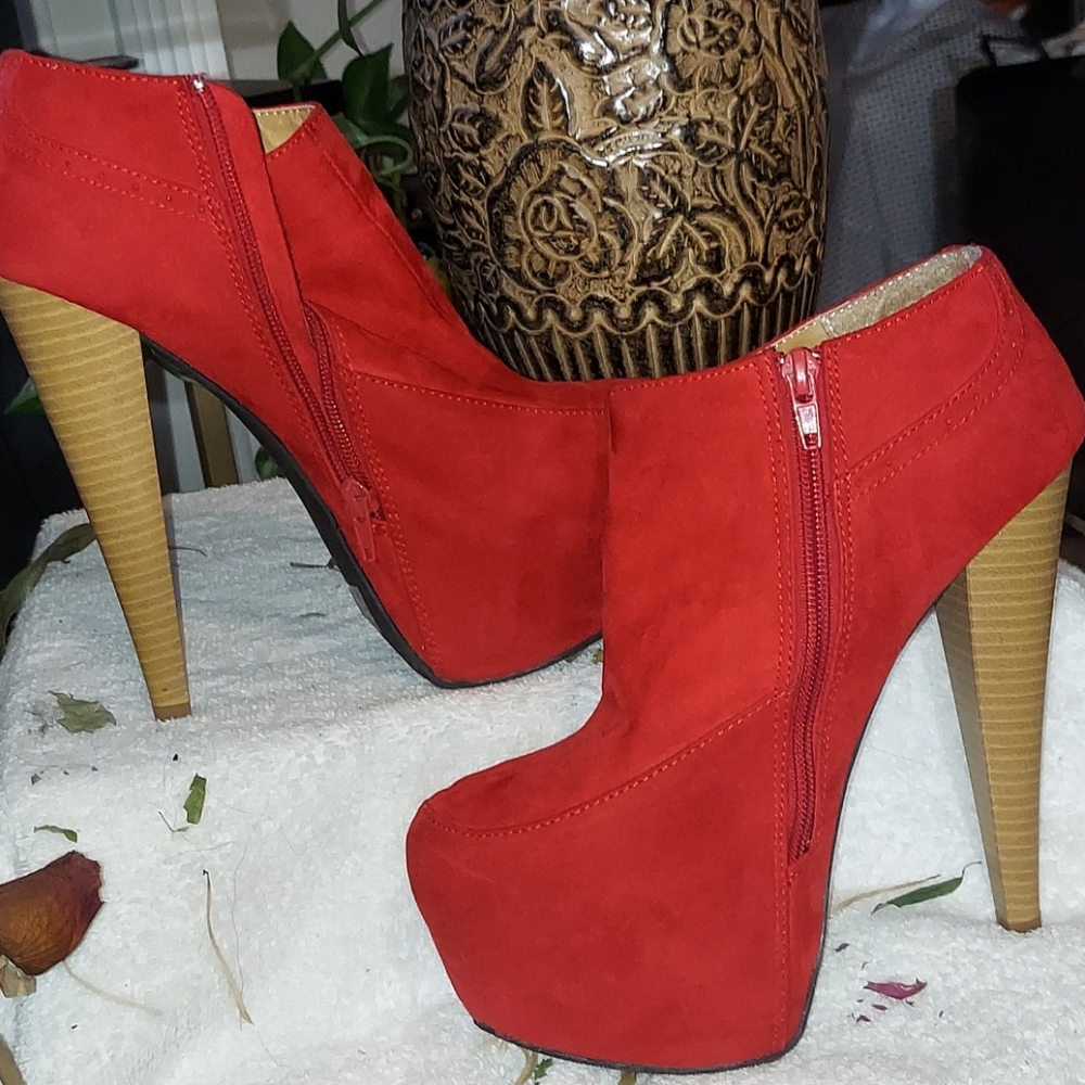 Qupid RED HOTT Platform BOOties